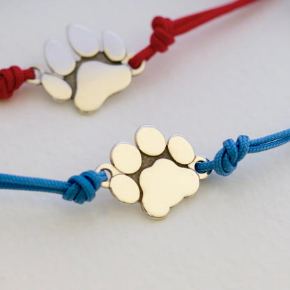 bracciale con cordino e charm in argento a forma di zampa di gatto