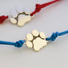 bracciale con cordino e charm in argento a forma di zampa di gatto
