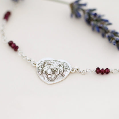 collana personalizzata con pietra semipreziosa granato e ritratto del tuo migliore amico