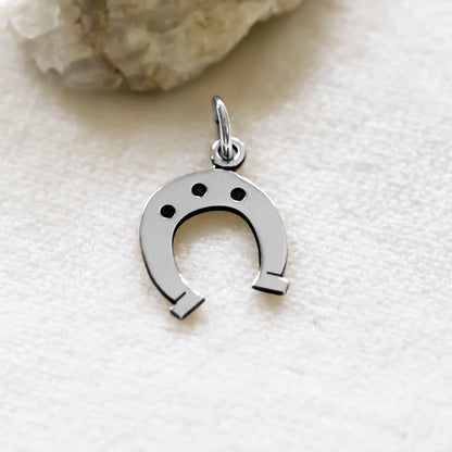 ciondolo ferro di cavallo in argento con anellino apribile e cordino in regalo