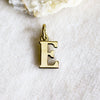 Ciondolo lettera iniziale in ottone
