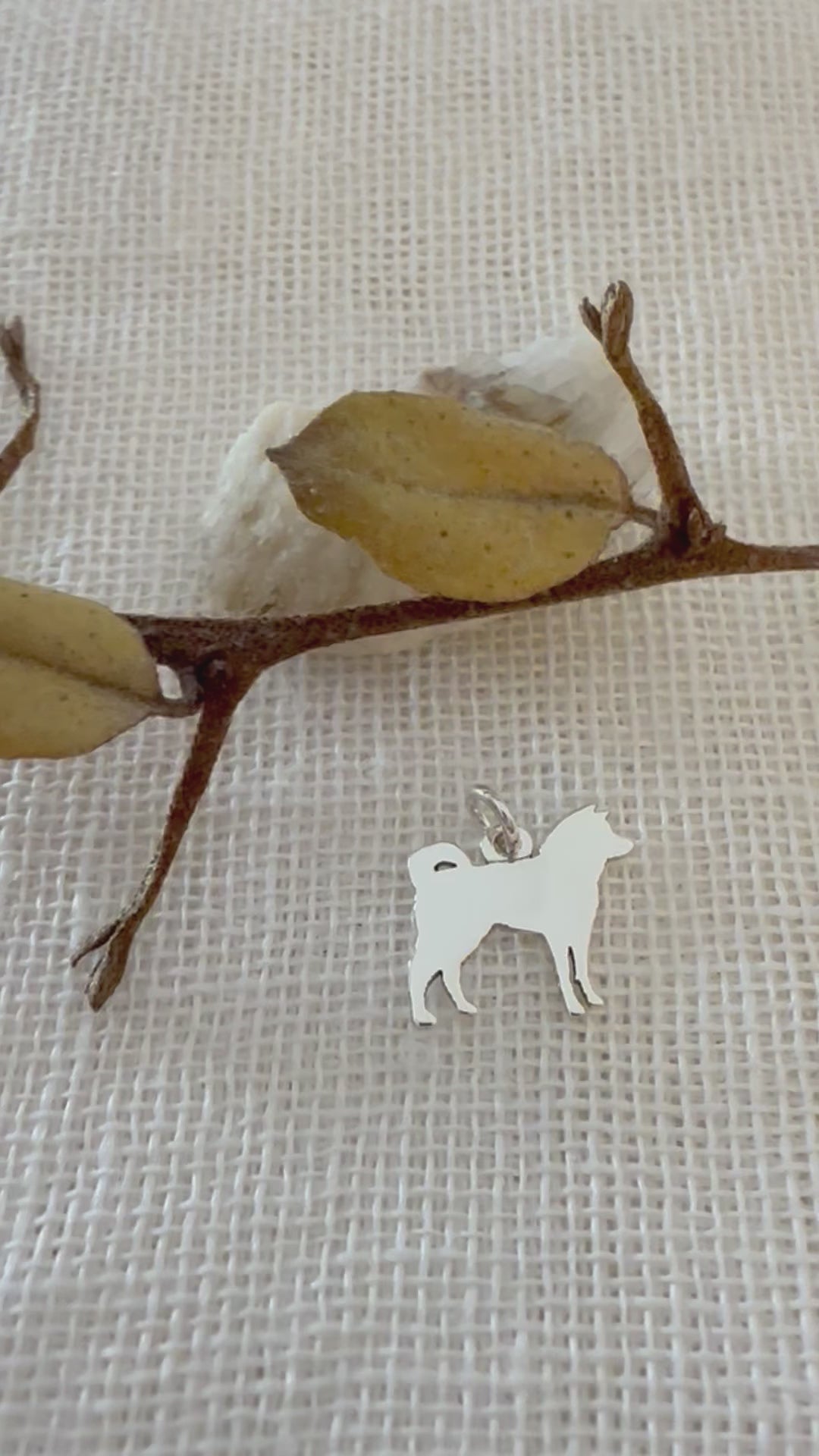 ciondolo akita inu argento petsoul ready con anellino da inserire in una collana o bracciale